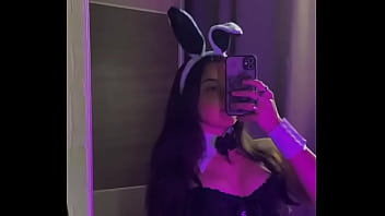 Novinha gostosa com tesão mim mandem mensagens