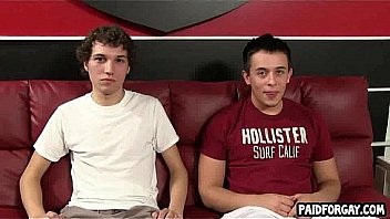 Straight Amateur Hunk Sucking On A Cock For Money thumbnail