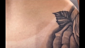 Minha namorada saiu e a enteada não perdeu tempo foi logo sentando em mim e a safada ainda me deu o cu parte 2