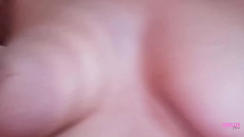 Morena gostosa fazendo um strip tease e se masturbando gostoso ate gozar