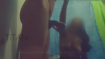 Pero que bien le quedan las medias de puta en halloween