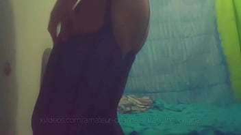 Pero que bien le quedan las medias de puta en halloween