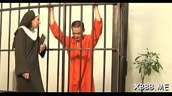 Naked diva moans loud