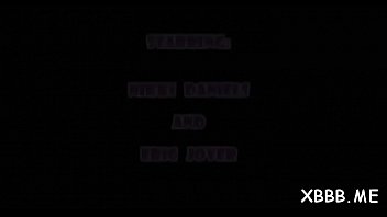 Naked diva moans loud