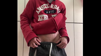 Novinho exibindo pau grande