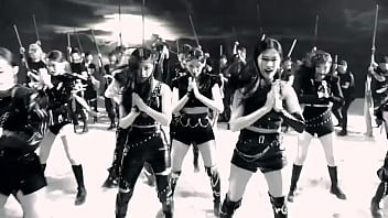 12 lesbian girls singing