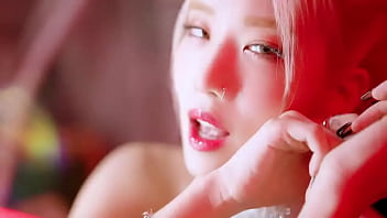 12 lesbian girls singing