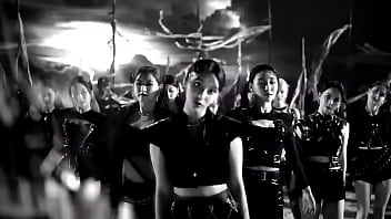 12 lesbian girls singing