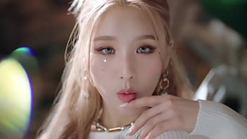 12 lesbian girls singing