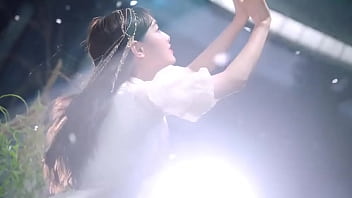 12 lesbian girls singing