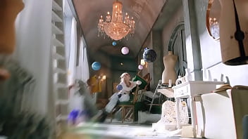 12 lesbian girls singing