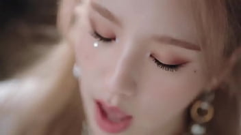 12 lesbian girls singing