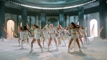 12 lesbian girls singing