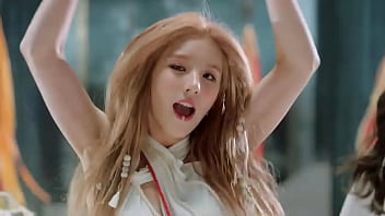 12 lesbian girls singing