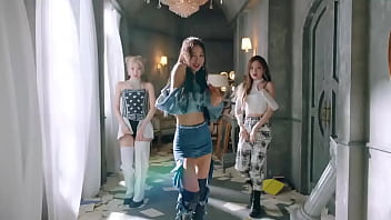 12 lesbian girls singing