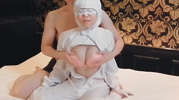 クリーン服を着た巨乳人妻熟女検査員の服を脱がせて手マンする。home made amateur 個人撮影 kawasaki jk