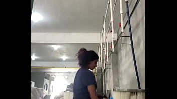 Corrida rápida y arriesgada en el trabajo todo por un aumento