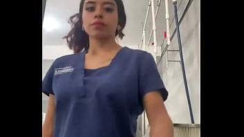 Corrida rápida y arriesgada en el trabajo todo por un aumento