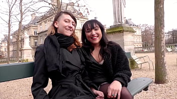 Melany et bianca deux gourmandes se partagent un bite