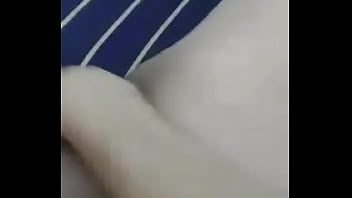 Toda mojada dedeandola