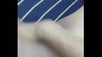 Toda mojada dedeandola