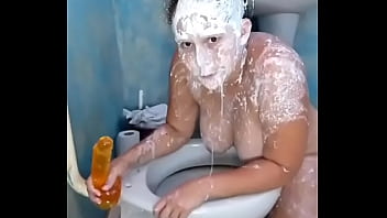 Banheiro virou me afoguei em 4 litros de leite e vomitei toda chupando rola