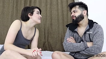 Comi a buceta da mulher do redpill e ele me agradeceu com um litro de campari