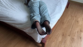 Sexy foot fetish babe in jeans gives blowjob & hard fuck