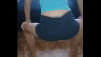 Novinha dançando rabuda