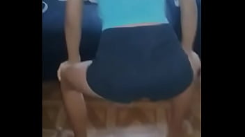 Novinha dançando rabuda