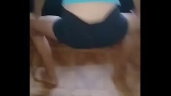 Novinha dançando rabuda