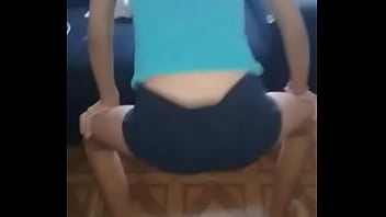 Novinha dançando rabuda