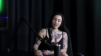 Foi fazer anal com um pau de 23cm e seu cu engoliu um plug além de usar bom ar em um cliente lexi mallet sheer red