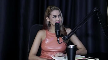 Foi fazer anal com um pau de 23cm e seu cu engoliu um plug além de usar bom ar em um cliente lexi mallet sheer red