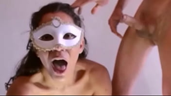 Jorrando no rosto dela