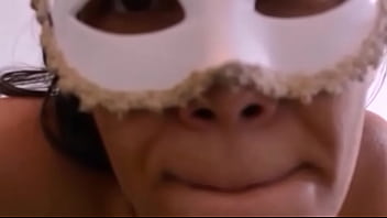 Jorrando no rosto dela