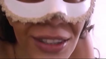 Jorrando no rosto dela