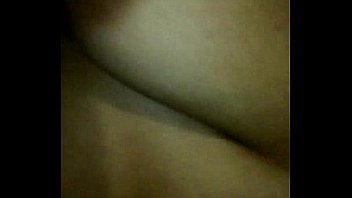 Gorda peluda mostrando cuerpo