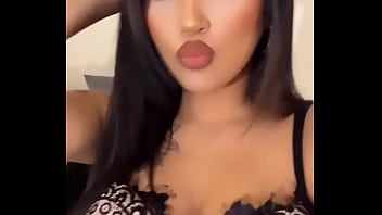 Esmeralda ready to squirt