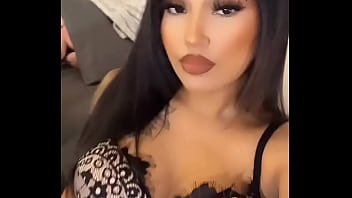 Esmeralda ready to squirt