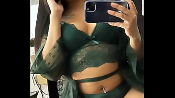 Esmeralda ready to squirt