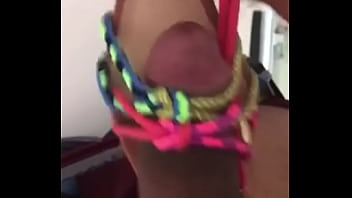 Punheta com o sapato da tia