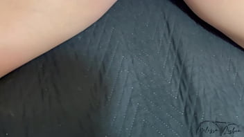 Deixando esse pau grosso bem duro fazendo um footjob meus pezinhos merecem muita porra