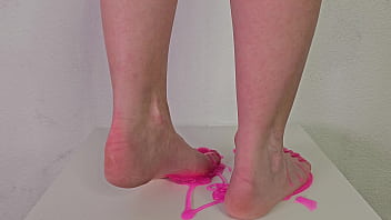 Wow alice klay cover her feet in pink slime