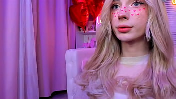 Shemale Showing Her Cute Ass thumbnail