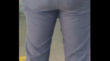 En la fila del banco me encontré a esta delicia