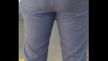 En la fila del banco me encontré a esta delicia