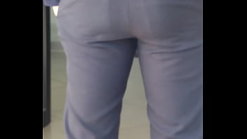 En la fila del banco me encontré a esta delicia