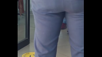 En la fila del banco me encontré a esta delicia