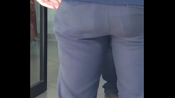 En la fila del banco me encontré a esta delicia